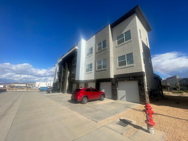 Building Photo - 2-Bed 2-Bath Desert Color Condo!! Unit 2-202