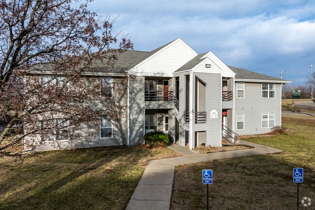 Building Photo - Shawnee Lake Apartments