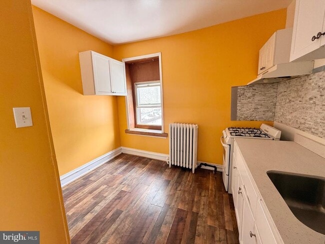 Photo - 911 N 42nd St