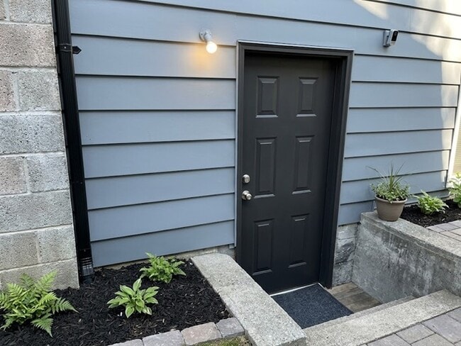 Photo - 7170 116 St