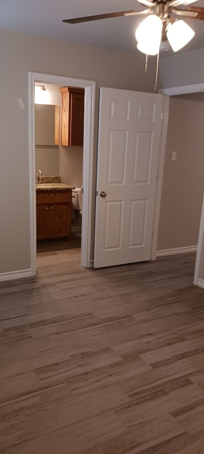 Photo - 2611 Leroy Ln