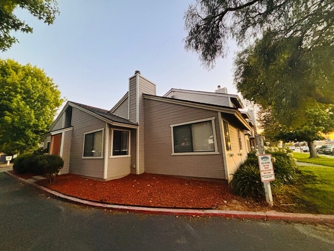 1000 W Chestnut Ave