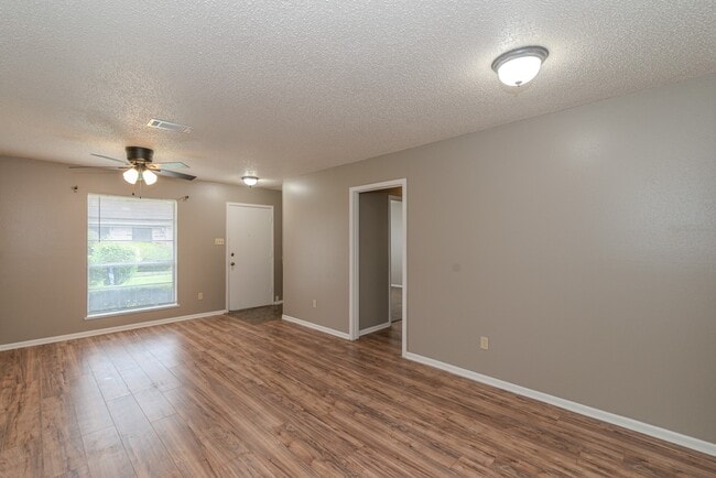 Photo - 6638 Lexington Dr