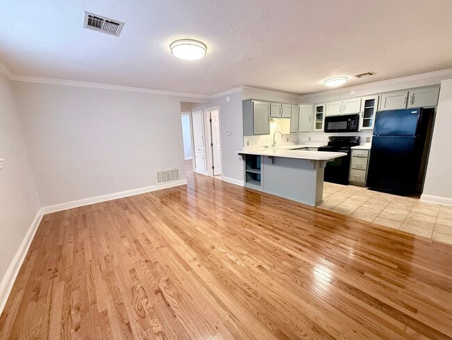Building Photo - MOVE-IN SPECIAL: Beautiful 2BD 1BA, Stand-Alone Apartment in Historic Crown Heights!!!