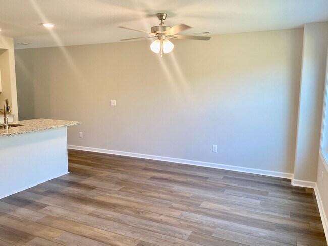 Photo - 943 Center Rd Unit A