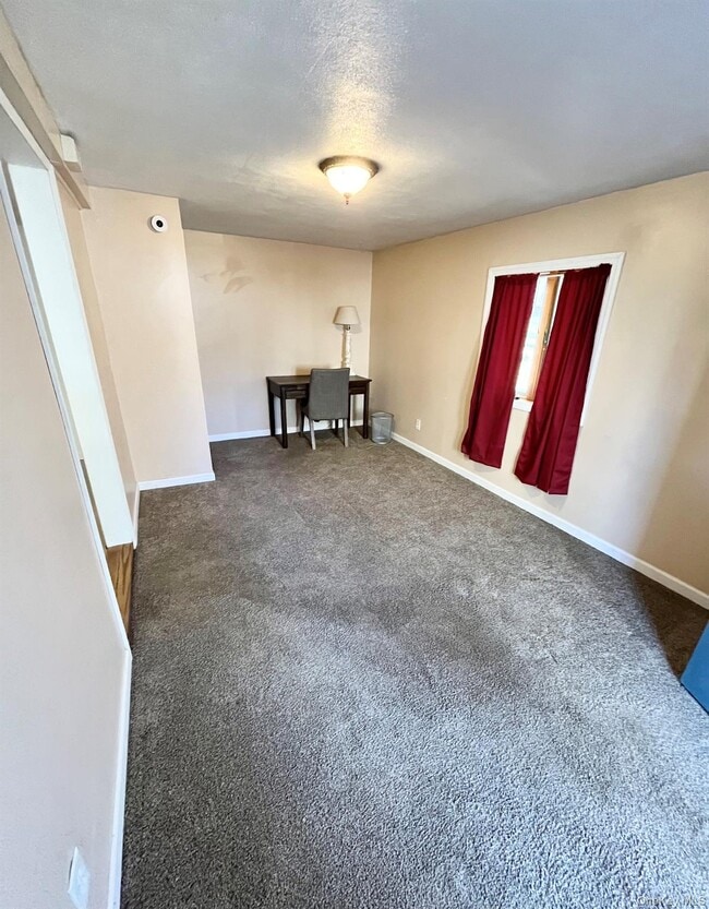 Photo - 53 Circle Dr N