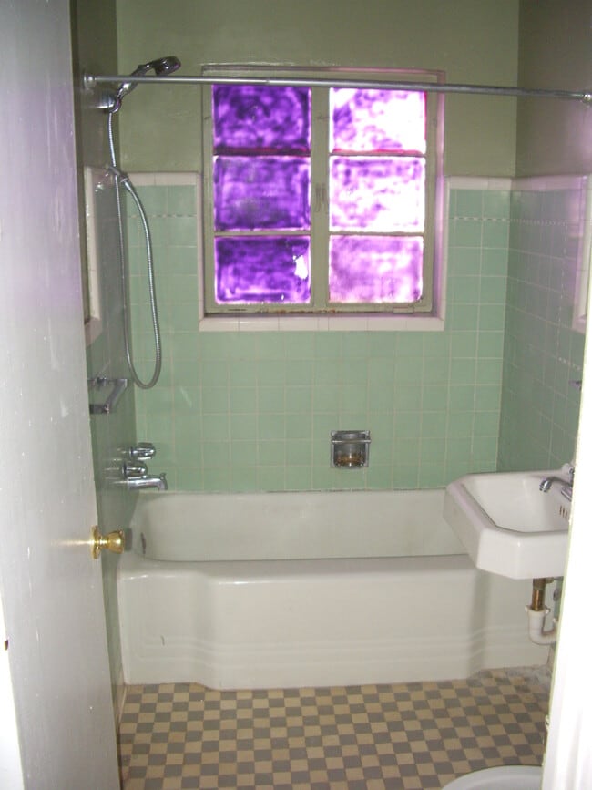 Photo - 1337 E 9th St