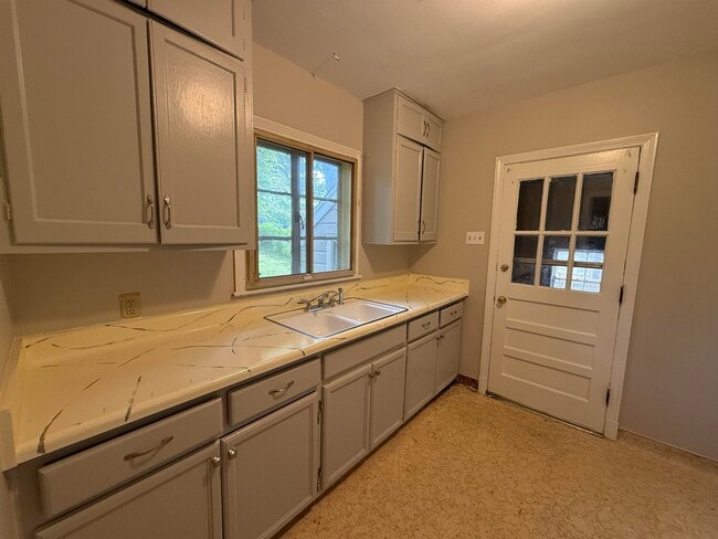 Photo - 3107 Ruby Ln