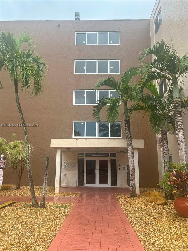 Building Photo - 6950 Miami Gardens Dr Unit 2-117A