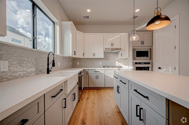 Building Photo - 1222 W 24th St Rental