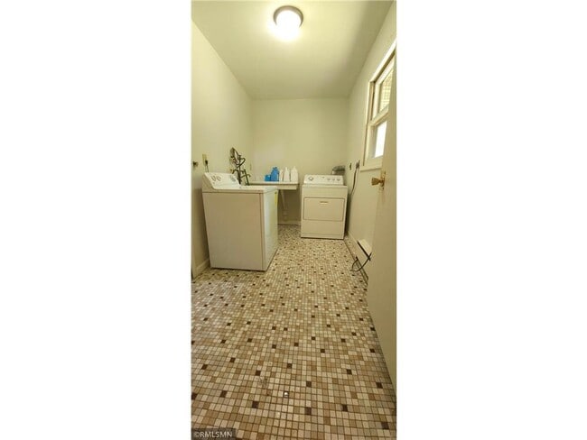 1301 4th St