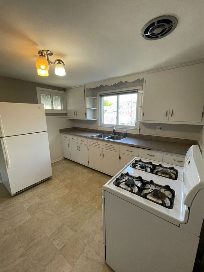 Photo - 3257 N Bremen St Apartment Unit Upper