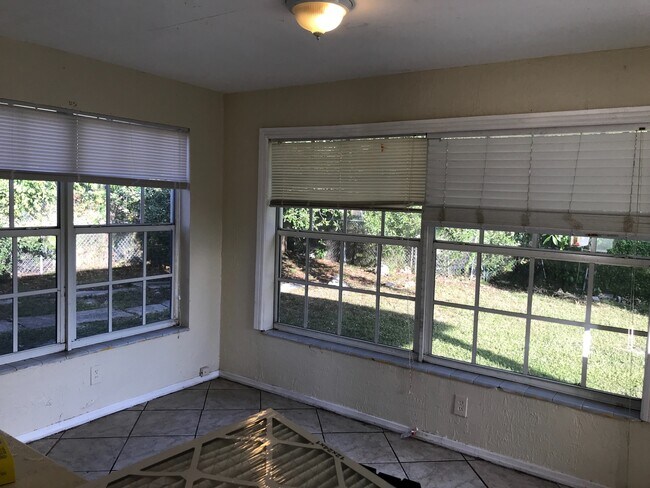 Photo - Large 3-1 house