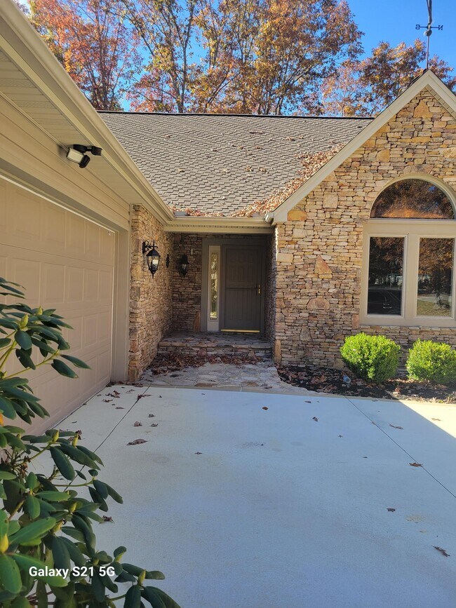 Photo - 148 Lakewood Dr