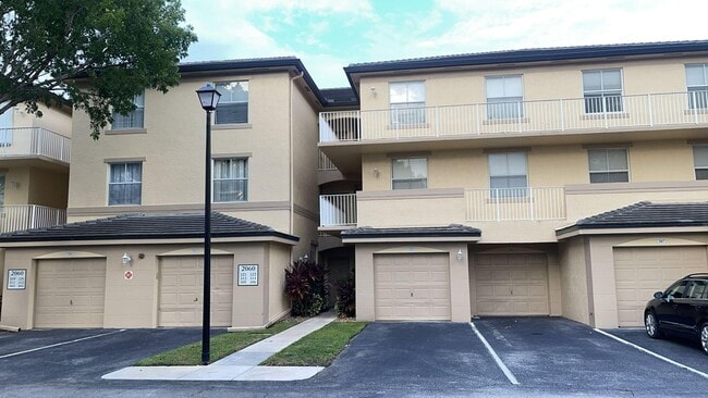 Building Photo - 2060 Greenview Shores Blvd Unit 305 Rental