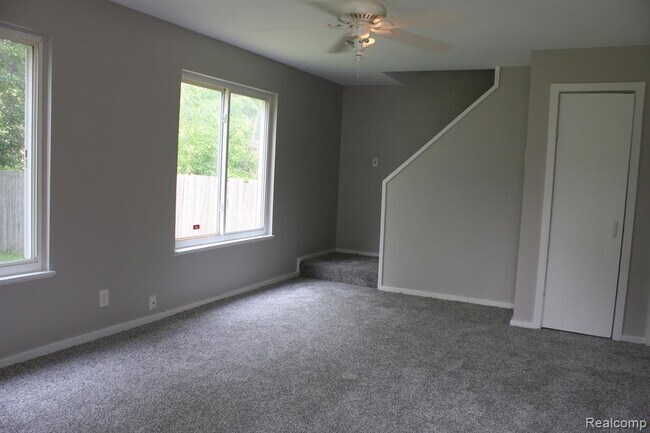 Photo - 32161 Genessee St