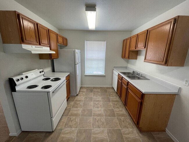 Photo - 1706 Benttree Dr Unit # B