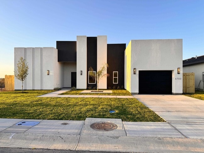 Photo - 6702 El Bosal Ln