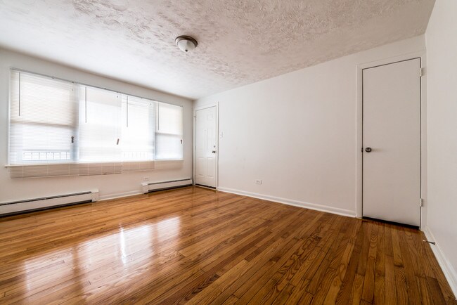 Photo - 7927 S Ellis Ave