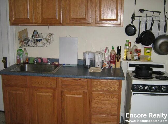 Building Photo - 56 Queensberry St Unit 20