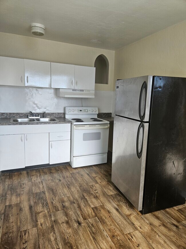 Kitchen - 885 Paris Ave S Unit B