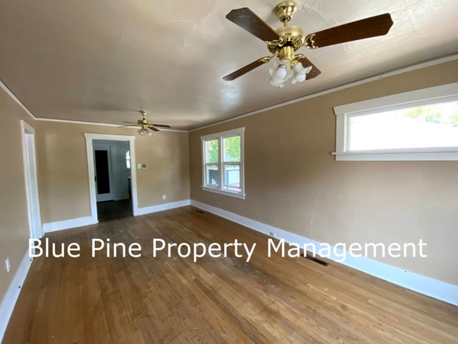 Photo - 619 S 11th Ave