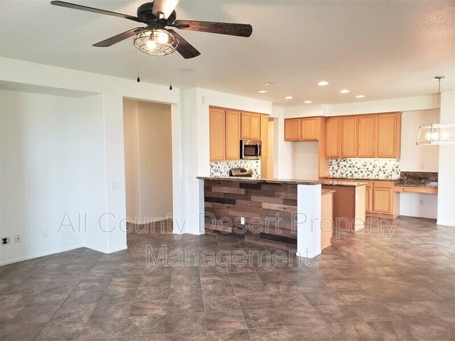 Photo - 37853 Avon St