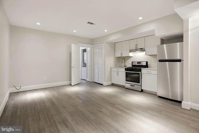 Photo - 1712 West Virginia Ave NE Unit 4