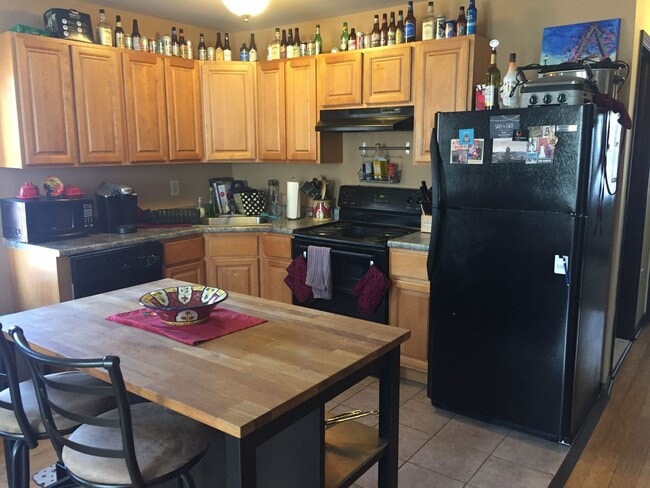 Building Photo - 724 S 20th St Unit 3rd FL