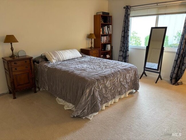 Photo - 404 Meadowgreen Dr