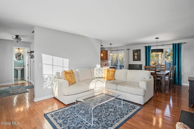 Photo - 8 Backstretch Ct