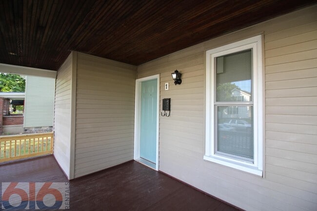 Photo - 116 Gold Ave SW