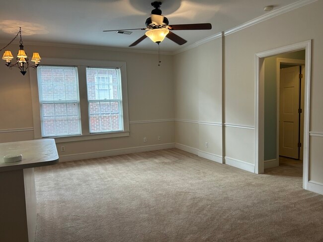 Building Photo - 102 S William St