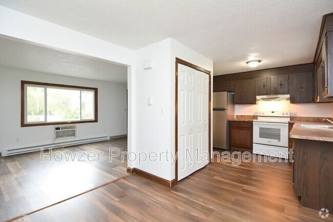 Building Photo - 76 Maple St Rental