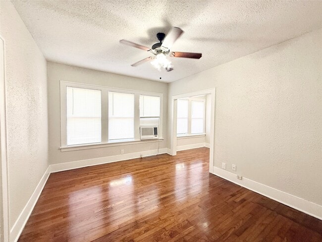 Photo - 1126 Berthea St Unit 6