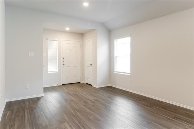 Photo - 113 Arango Wy