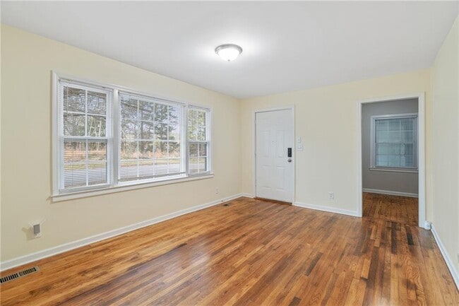 Photo - 681 Toliver St NE