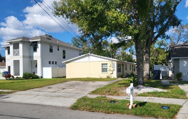 Building Photo - 2/1 Close to Downtown Tampa and University... Rental