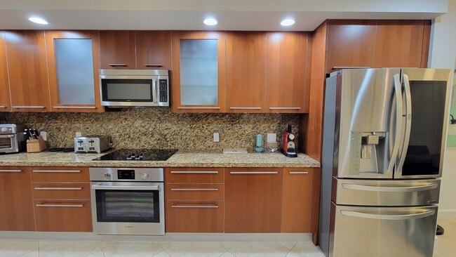 Photo - Luxury Apartment Right On The Beach In Lauderdale By The Sea!!! Seasonal rental Unit 2303