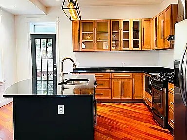 Photo - 111 Seaton Pl NW