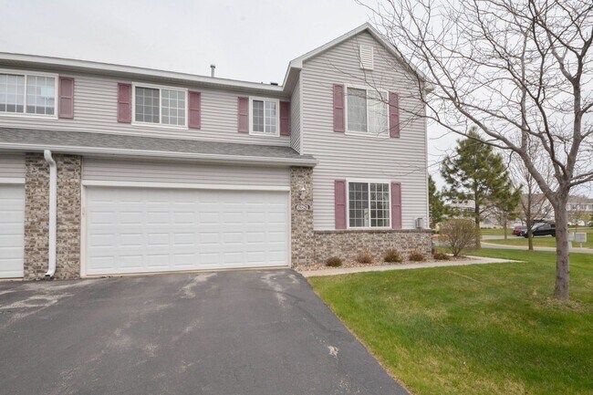 Photo - Beautiful Boulder Ridge end unit townhome ...