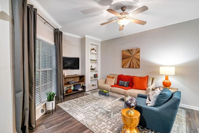 Photo - Hollister Place