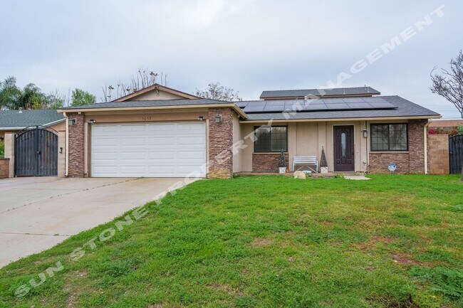 Photo - Luxury 4 Bed 3 bath