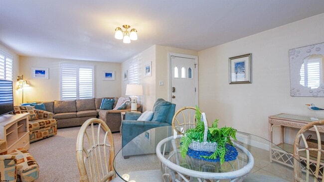 Photo - 100 S Richards Ave Unidad 1st floor