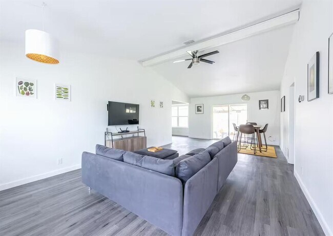 Photo - 9715 Dallum Dr