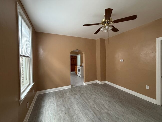 Building Photo - 1629 W 38th St Unit 2FLR REAR