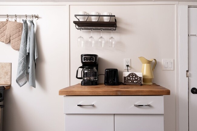 Building Photo - 273 W Carmel Valley Rd Unit A