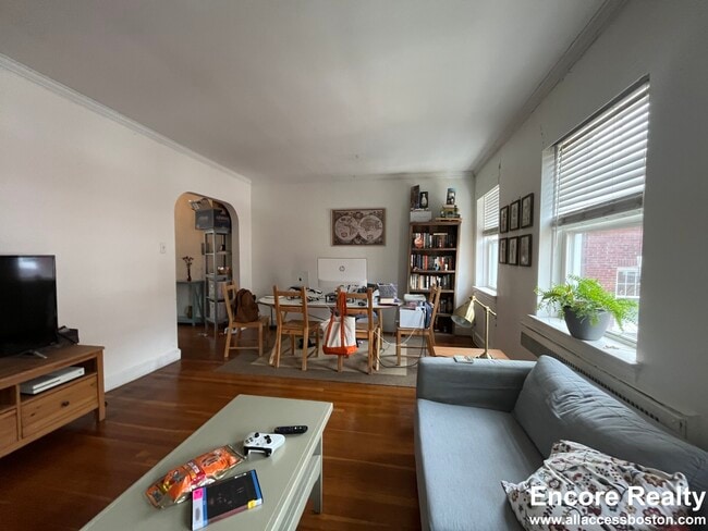 22 Fairbanks St Unit 8