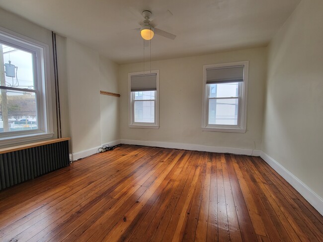 Photo - 247 E Allen St