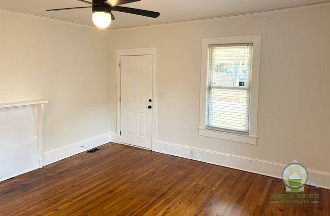 Photo - 25 W Main St